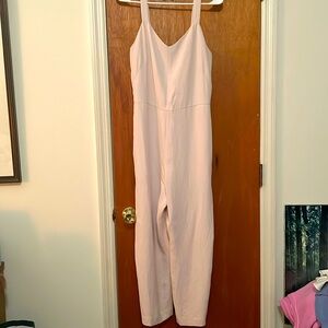 Everlane one piece jumpsuit so cute !! Blush colored with pockets!!